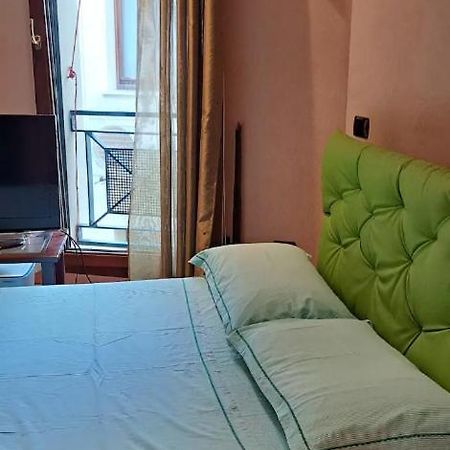 Live The History- A Due Passi Dal Castello Apartment Ferrara Exterior photo