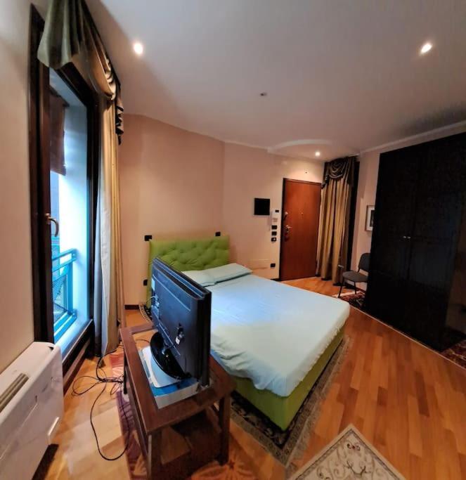 Live The History- A Due Passi Dal Castello Apartment Ferrara Exterior photo